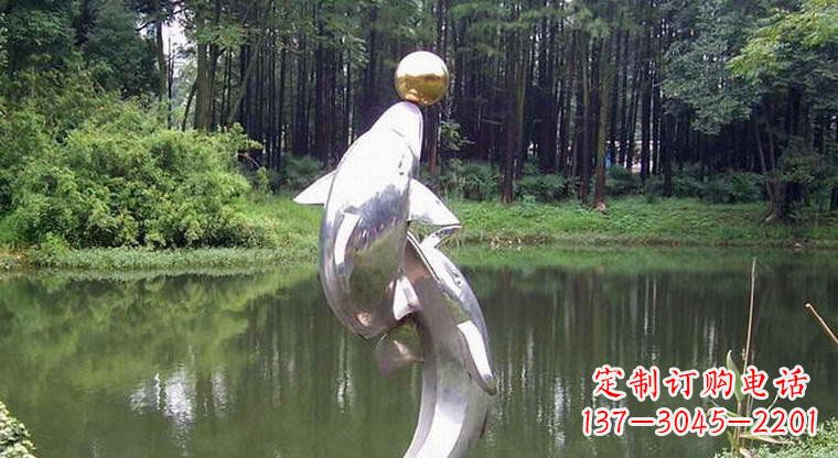 烟台海豚的传说——不锈钢公园顶部雕塑