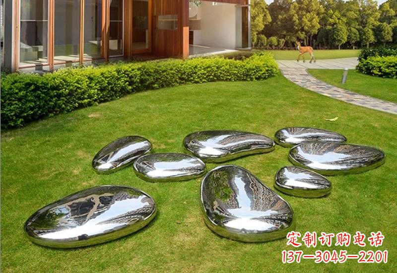 烟台不锈钢公园的鹅卵石雕塑