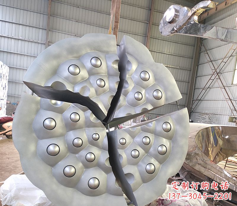 烟台不锈钢公园莲蓬景观雕塑