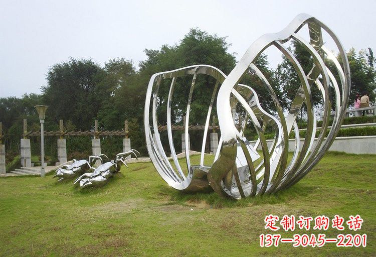 烟台不锈钢公园螃蟹和贝壳雕塑