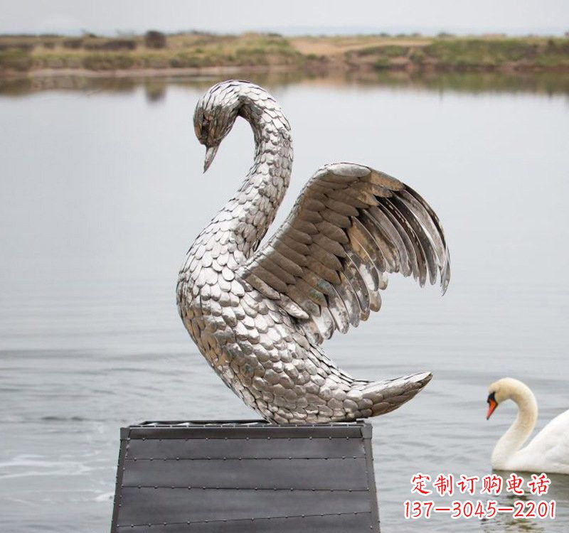 烟台不锈钢雕刻的优雅天鹅