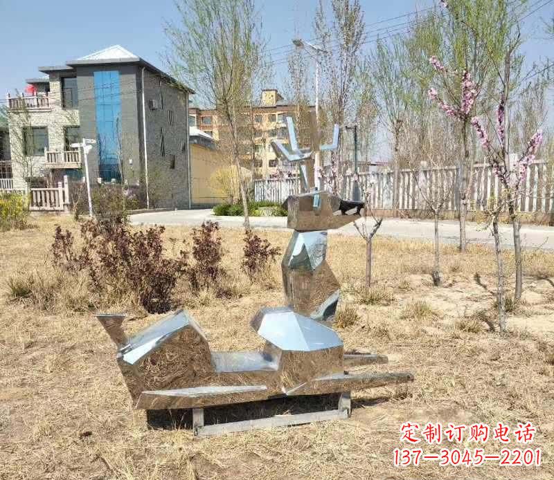 烟台不锈钢公园小鹿雕塑给公园带来温馨气息