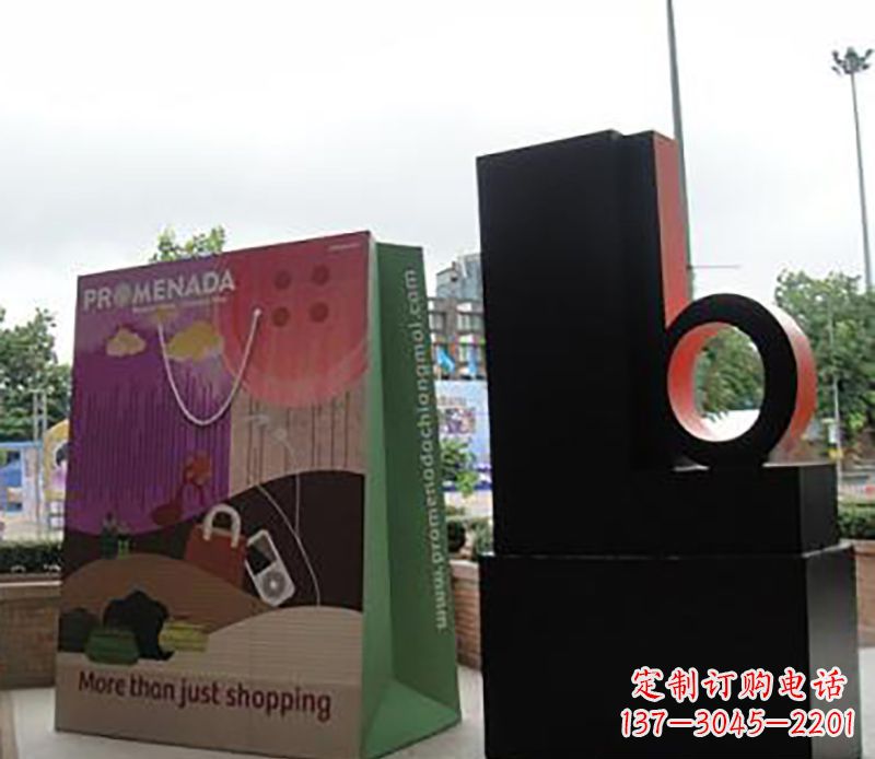 烟台不锈钢购物袋雕塑为公园带来现代风格