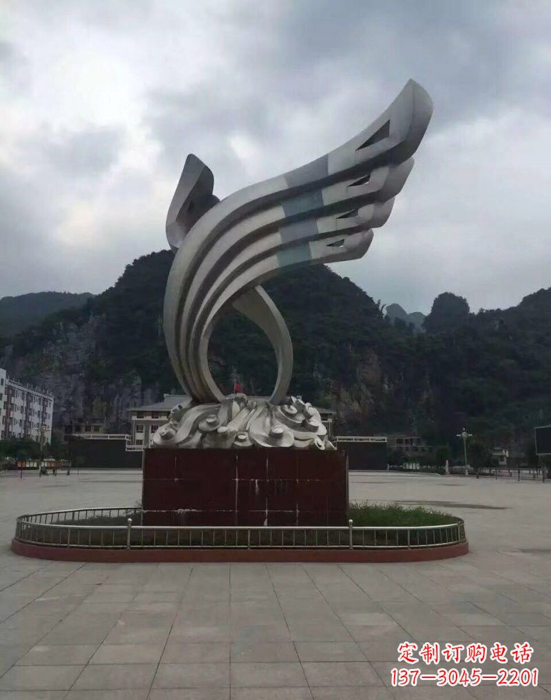 烟台翅膀雕塑——环绕不锈钢广场的精美艺术品