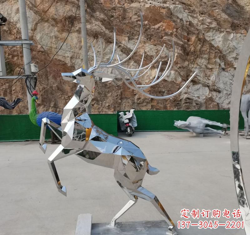 烟台梅花鹿雕塑美丽而神秘的存在
