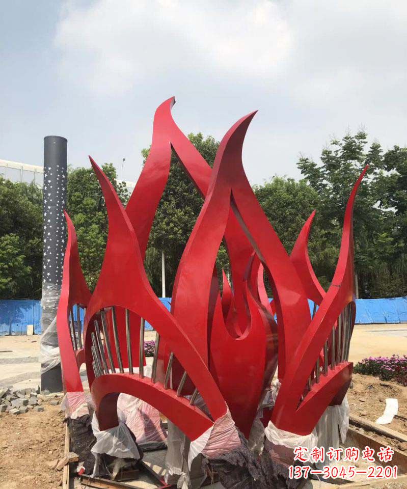 烟台不锈钢树叶雕塑美丽而持久的艺术