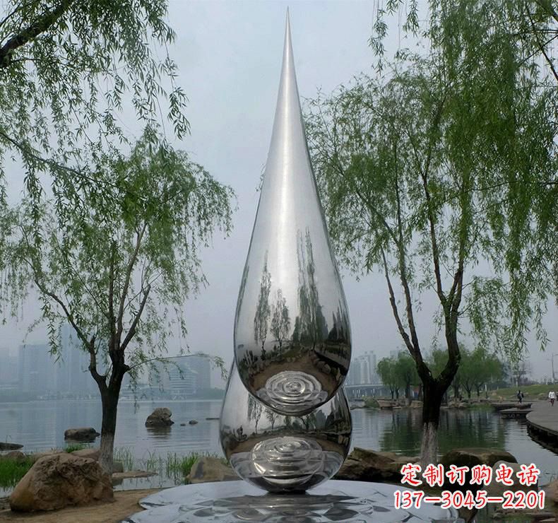 烟台不锈钢广场的水滴雕塑