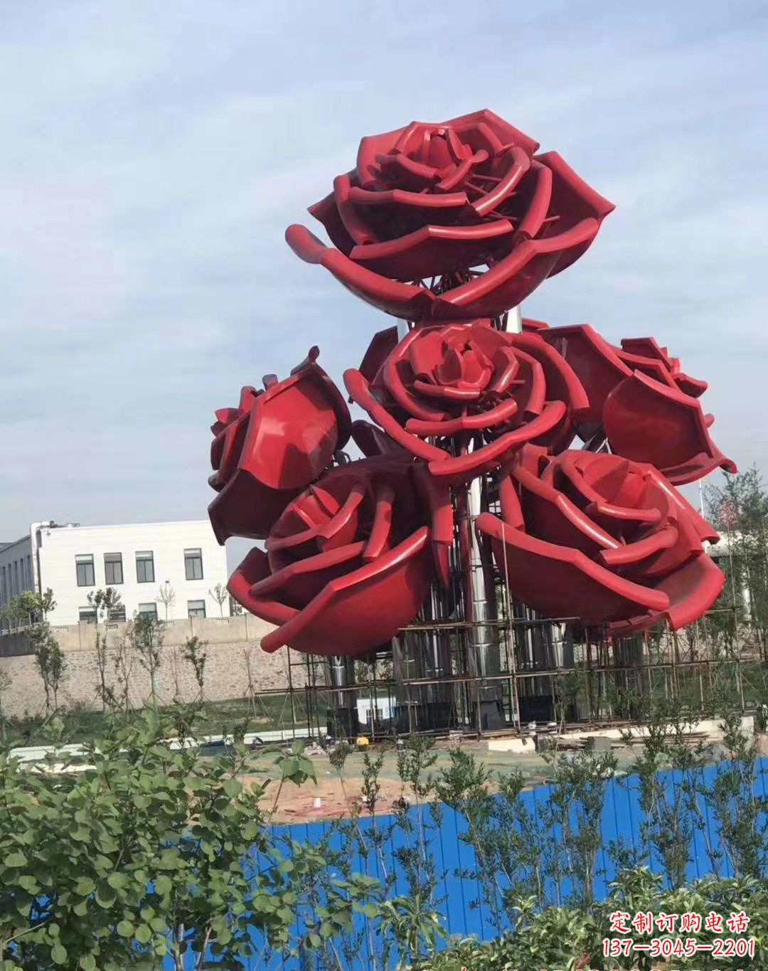 烟台不锈钢玫瑰雕塑象征爱与美