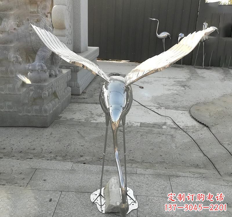 烟台不锈钢仙鹤雕塑美丽与坚固并存