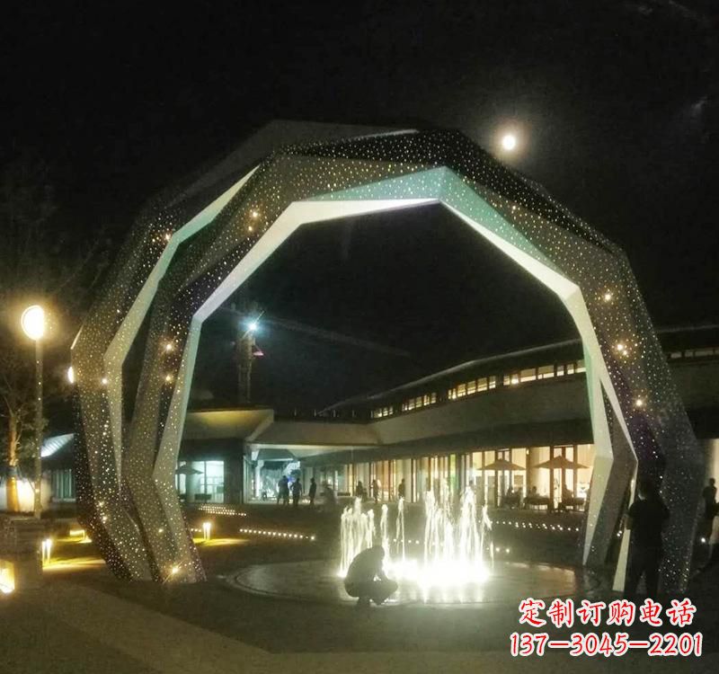 烟台不锈钢户外拱门雕塑精美线条点缀美景