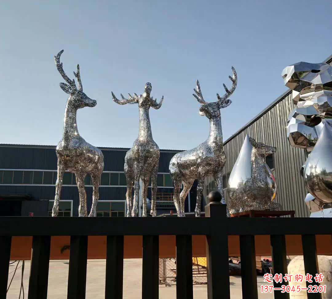 烟台不锈钢梅花鹿雕塑给空间增添优雅气息