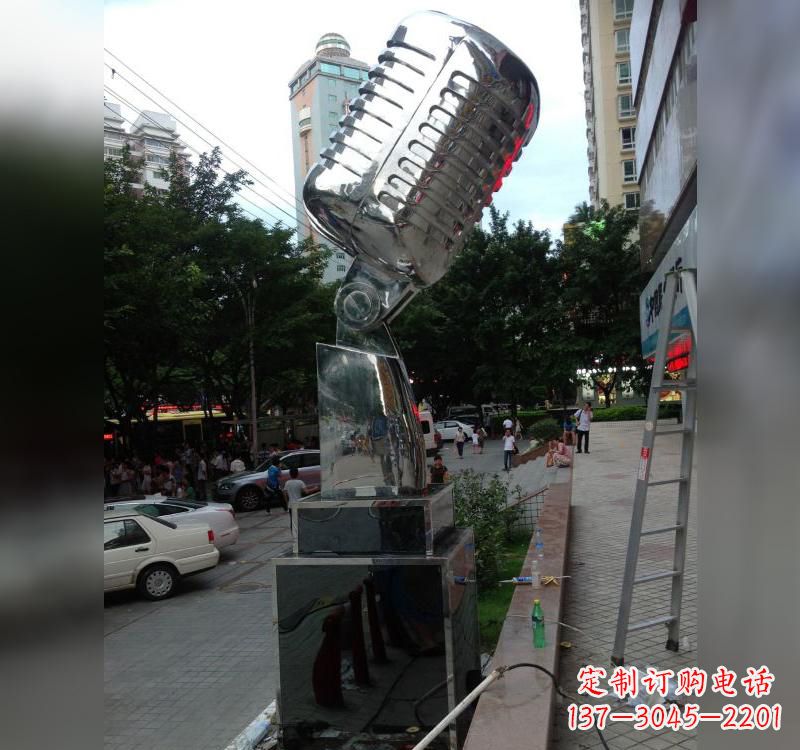 烟台不锈钢话筒雕塑高贵而又精致
