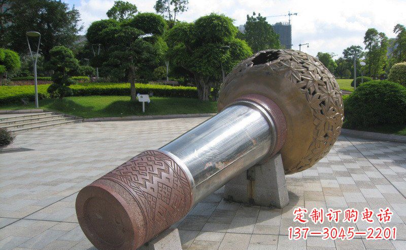 烟台“铸就记忆的不锈钢话筒雕塑”