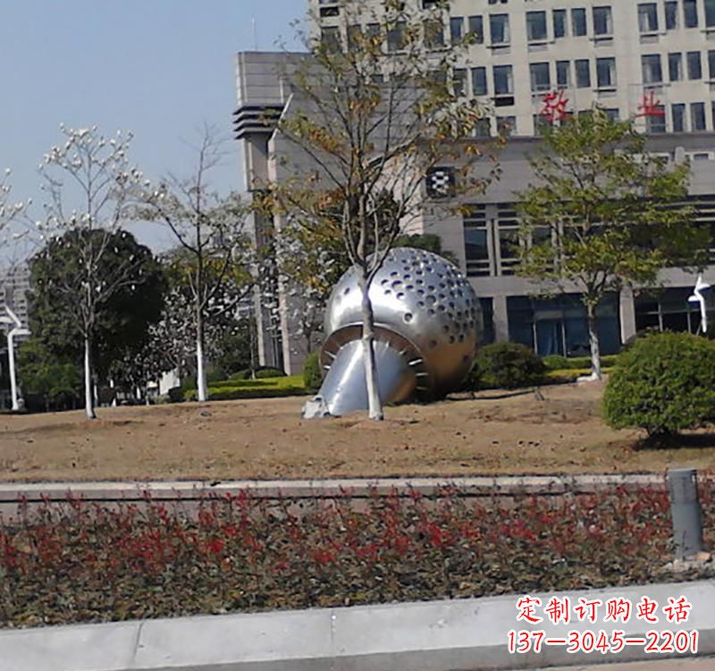 烟台不锈钢话筒雕塑简约而又具有现代感