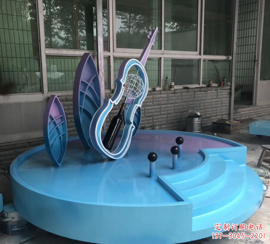 烟台大提琴雕塑精致的艺术瑰宝