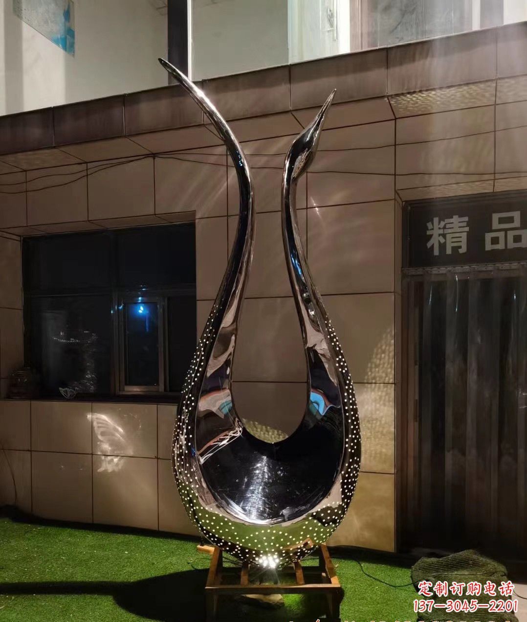 烟台不锈钢镜面天鹅雕塑——象征着美丽与坚强