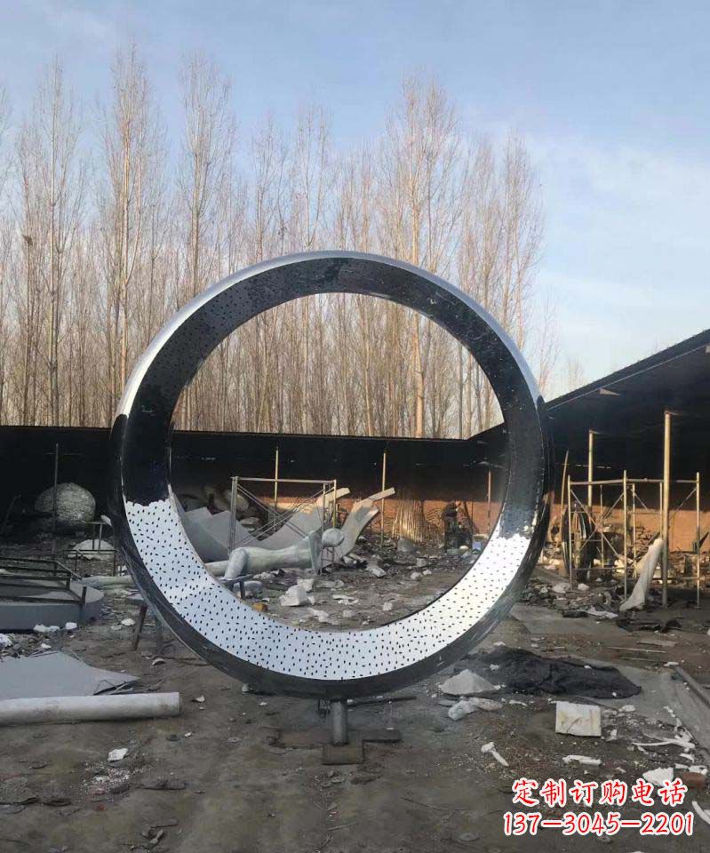 烟台不锈钢圆环雕塑抽象美的体现