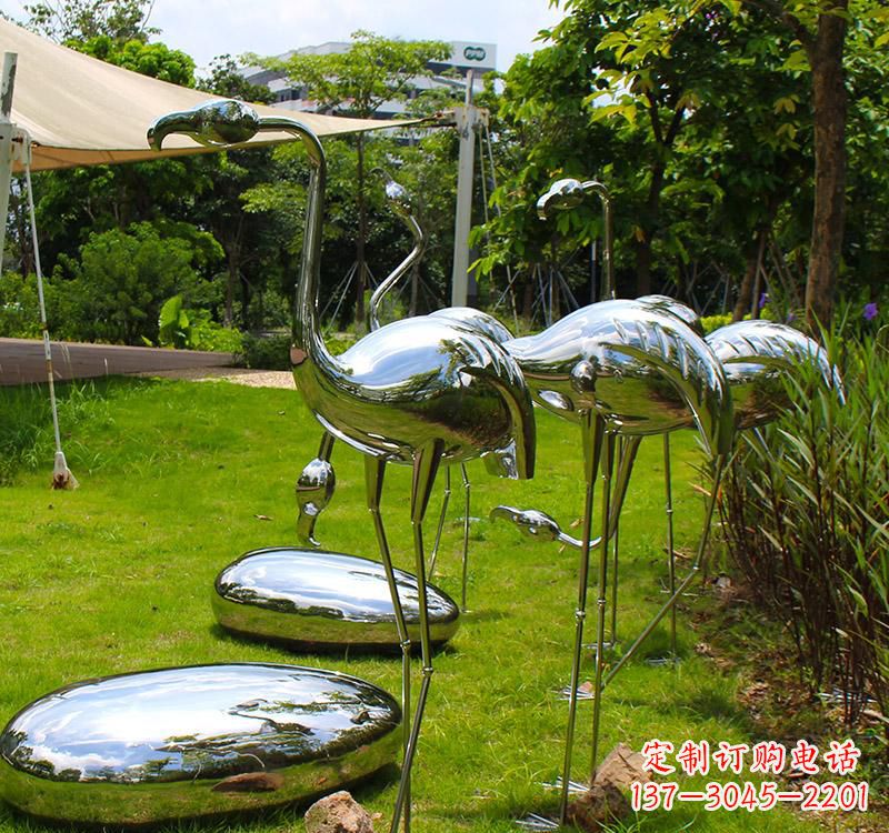烟台不锈钢镜面火烈鸟雕塑精美外形、多彩光泽