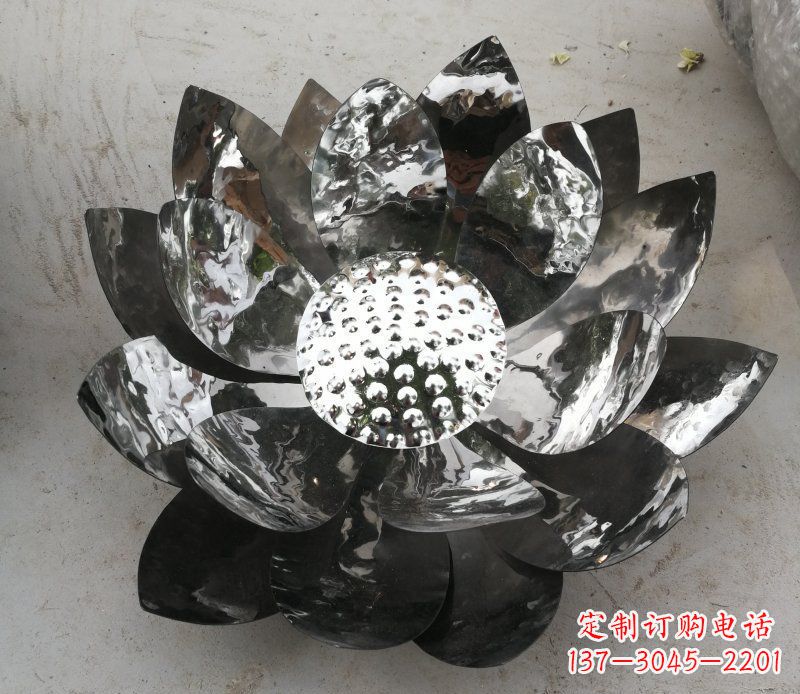 烟台不锈钢镜面的荷花雕塑——彰显美丽与恬静
