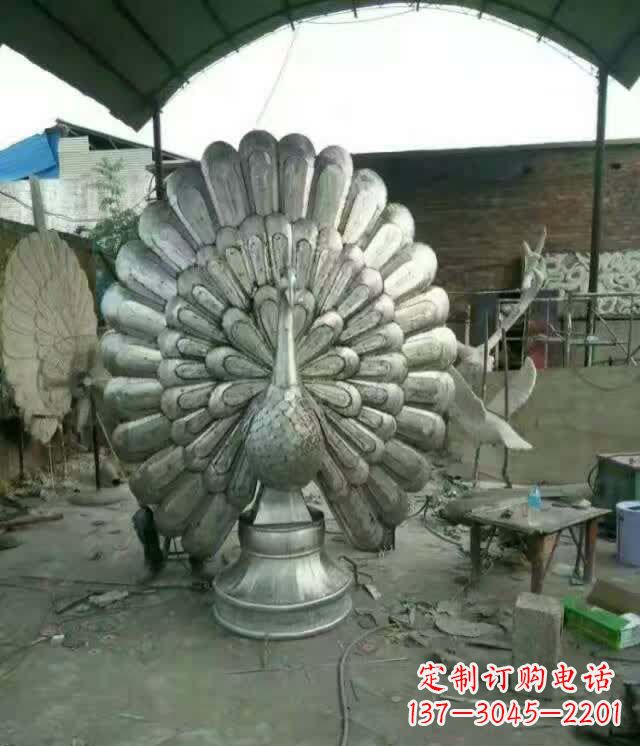 烟台该孔雀雕塑