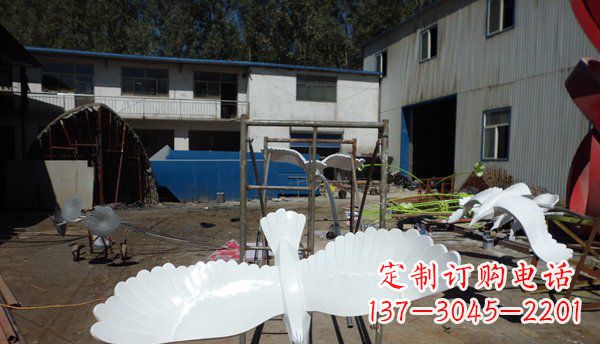 烟台不锈钢老鹰雕塑美丽的象征