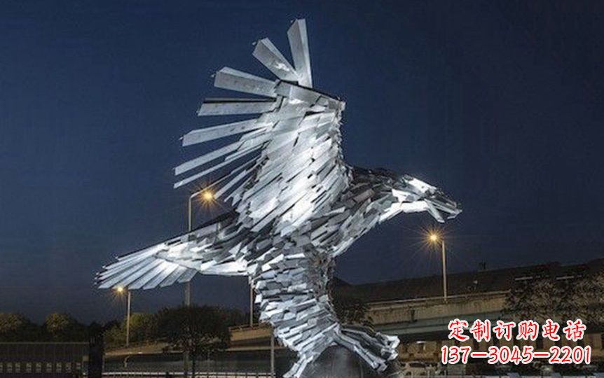 烟台金色老鹰展翅飞翔——不锈钢老鹰抓球广场景观雕塑