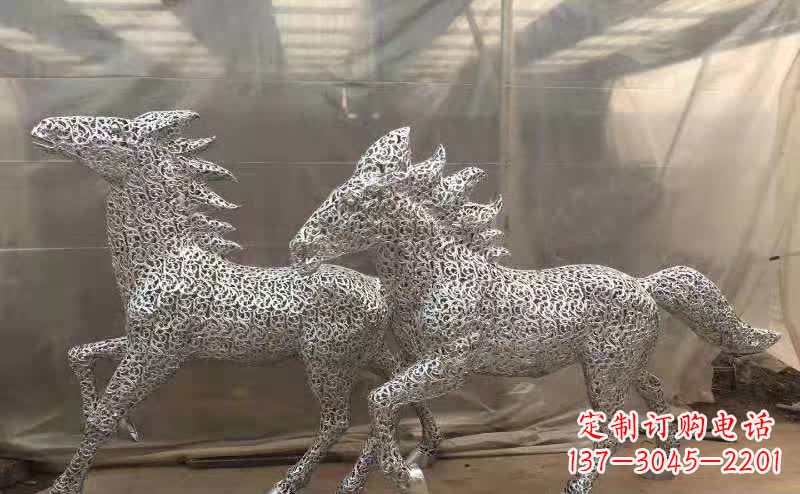 烟台不锈钢镂空奔跑马雕塑