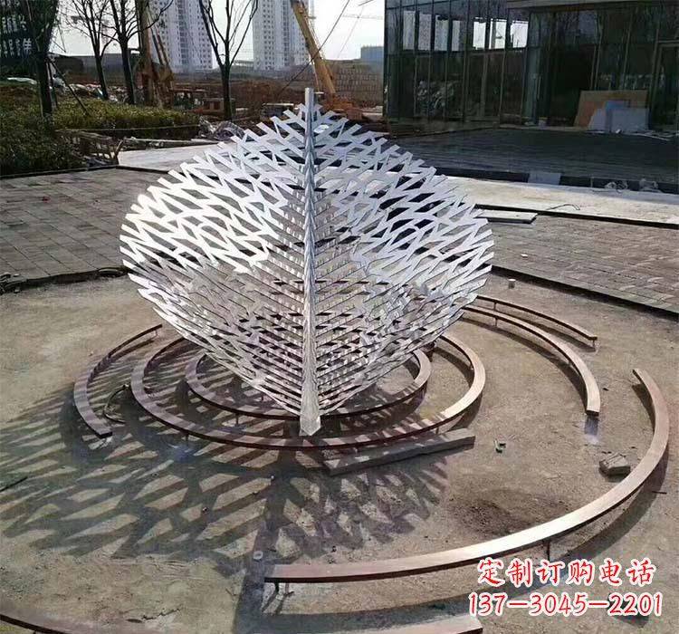 烟台不锈钢镂空树叶雕塑——给环境带来美丽