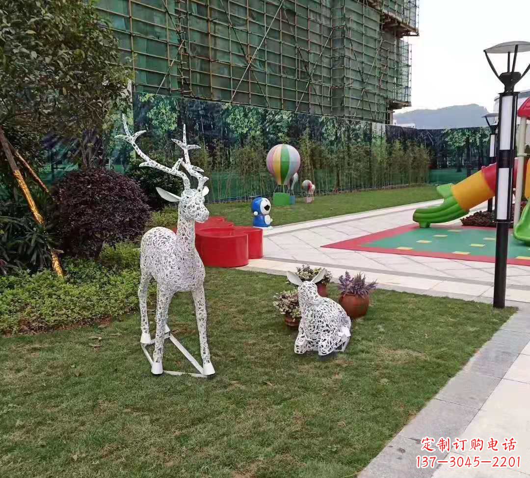 烟台不锈钢梅花鹿雕塑点亮公园景观