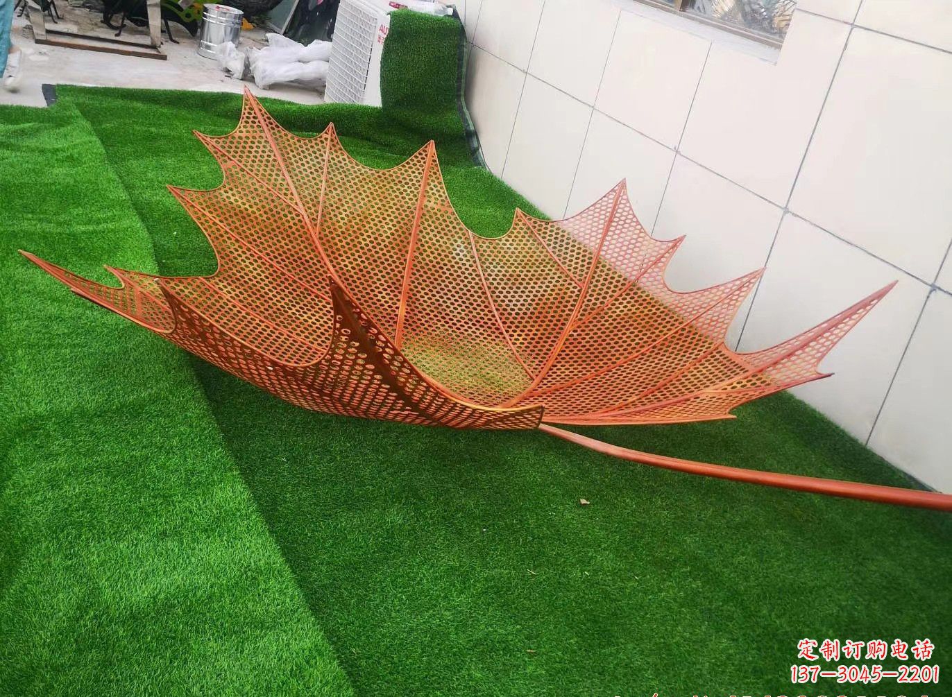 烟台镂空树叶雕塑精彩细节点缀着精美自然风景