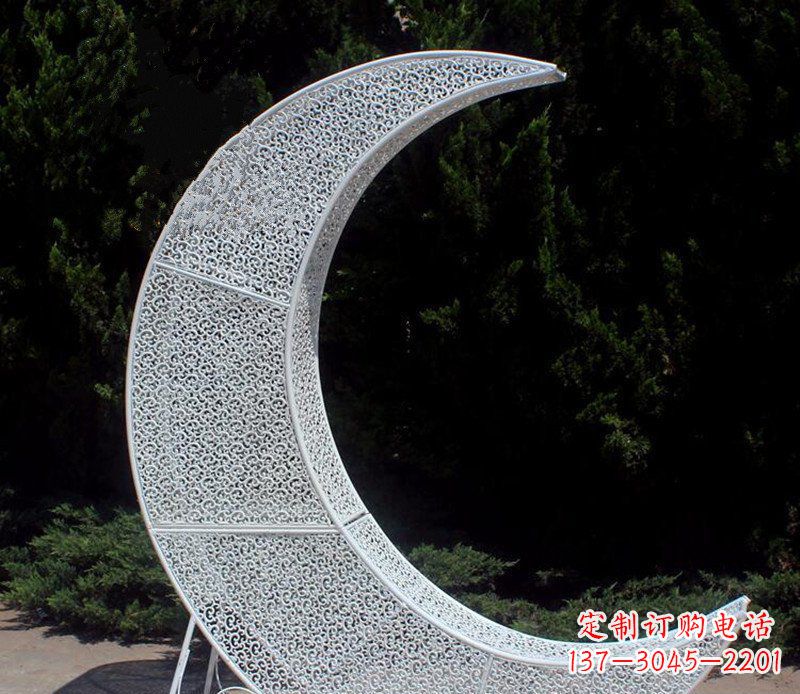 烟台不锈钢镂空月亮公园雕塑浪漫而又神奇
