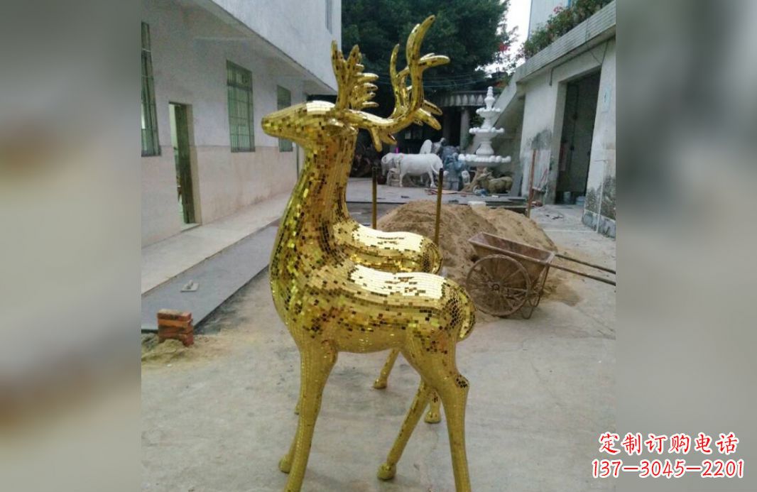 烟台不锈钢鹿公园的动物雕塑