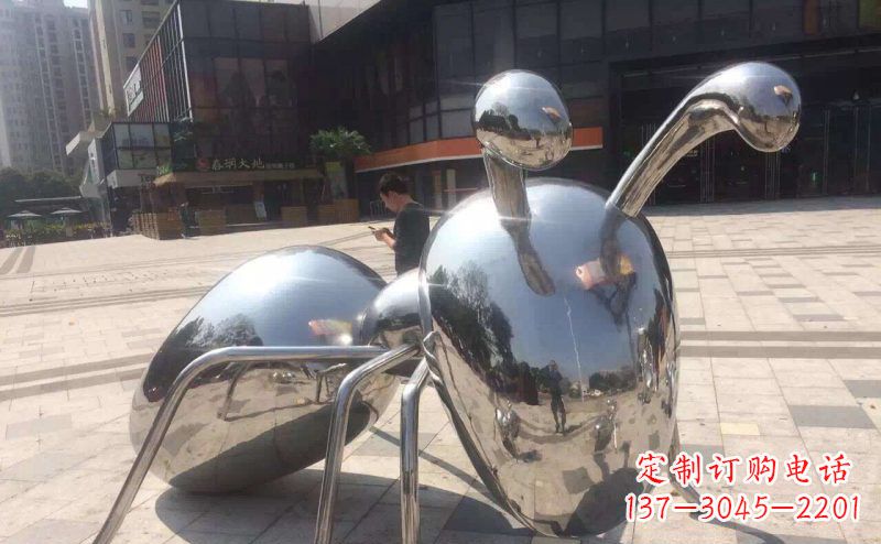 烟台不锈钢蚂蚁雕塑精美而富有讽刺意味
