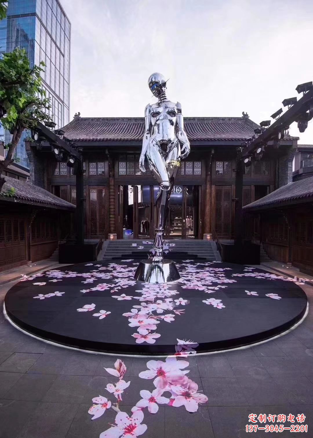 烟台美女雕塑点亮城市之美