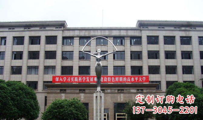 烟台纪念学生的不锈钢雕塑