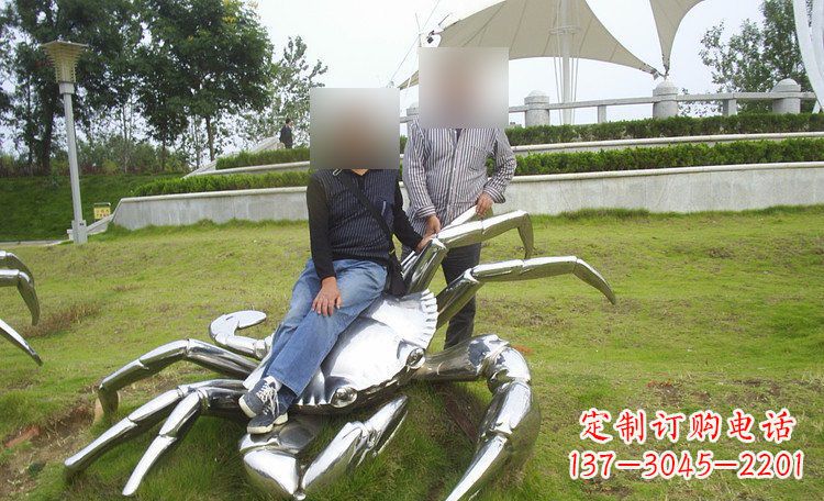 烟台不锈钢螃蟹雕塑艺术美化公园环境