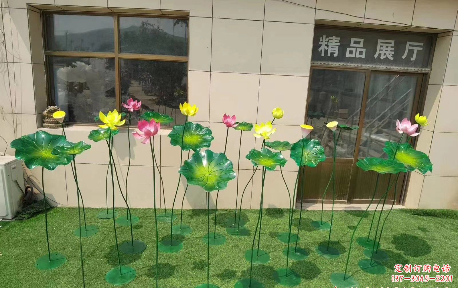 烟台不锈钢荷花雕塑给景观增添美感