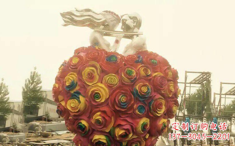 烟台浪漫之美——不锈钢情侣结婚雕塑