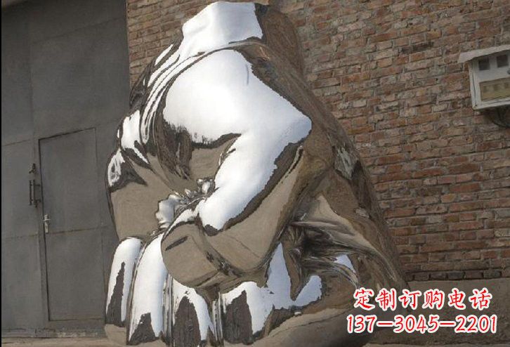 烟台不锈钢拳头雕塑给人以力量的象征