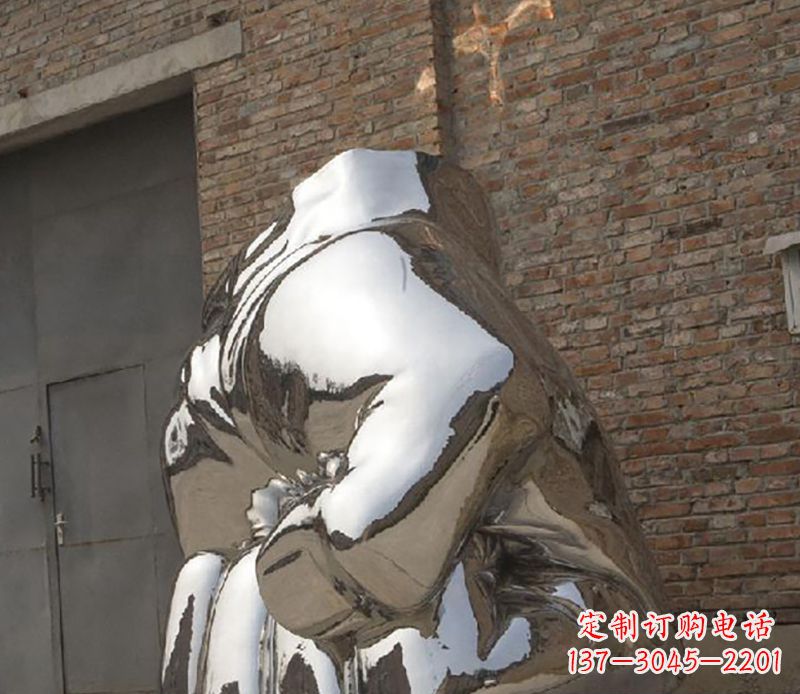 烟台不锈钢拳头雕塑