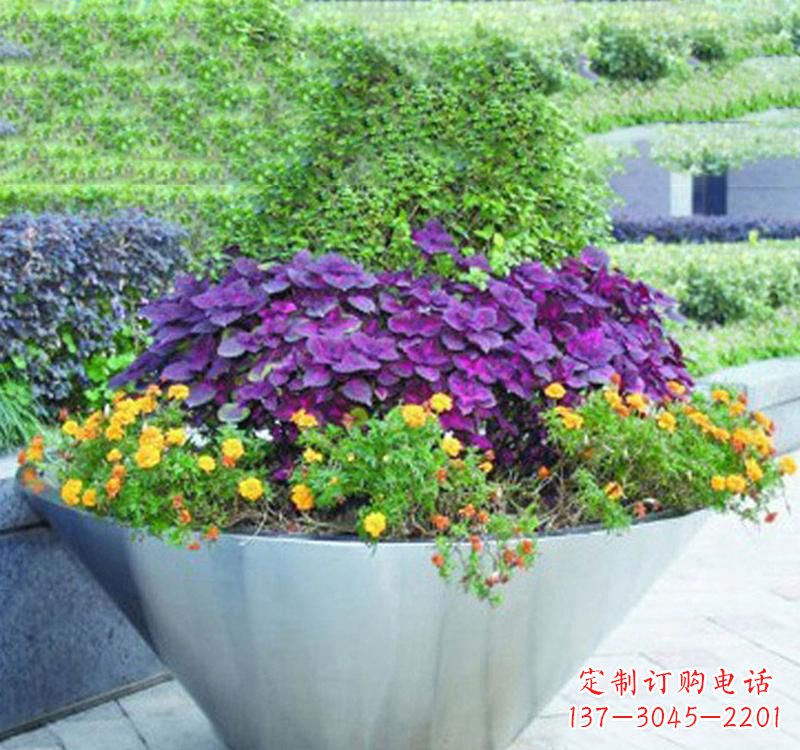 烟台不锈钢花盆雕塑艺术之美