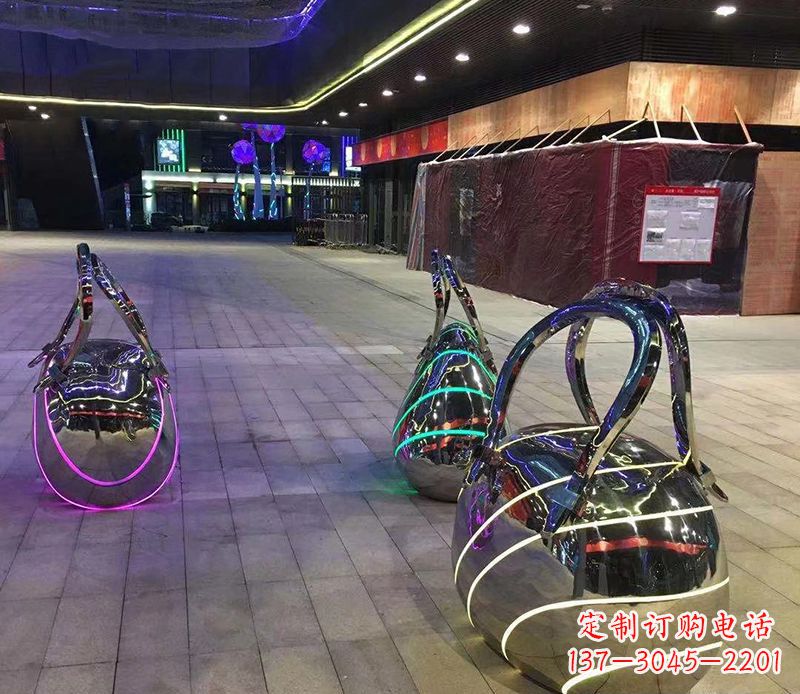 烟台不锈钢手提包雕塑精美艺术品