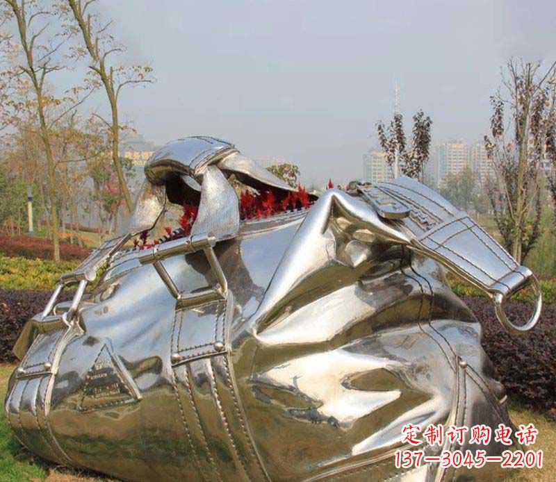 烟台精美不锈钢手提包雕塑