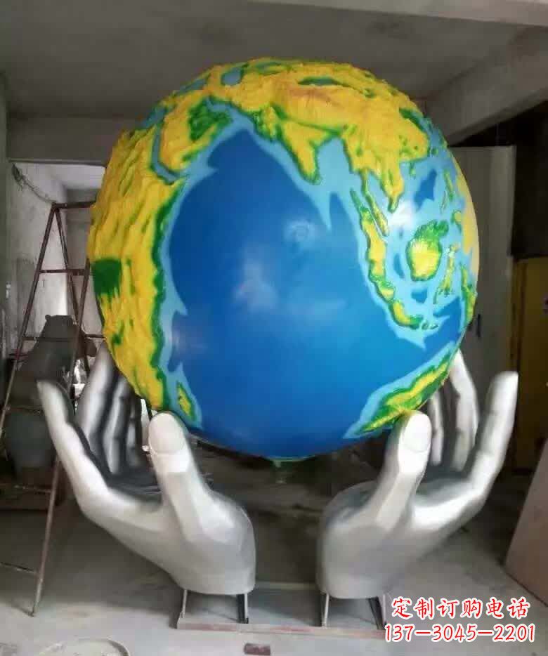烟台不锈钢手托地球雕塑精美的艺术作品