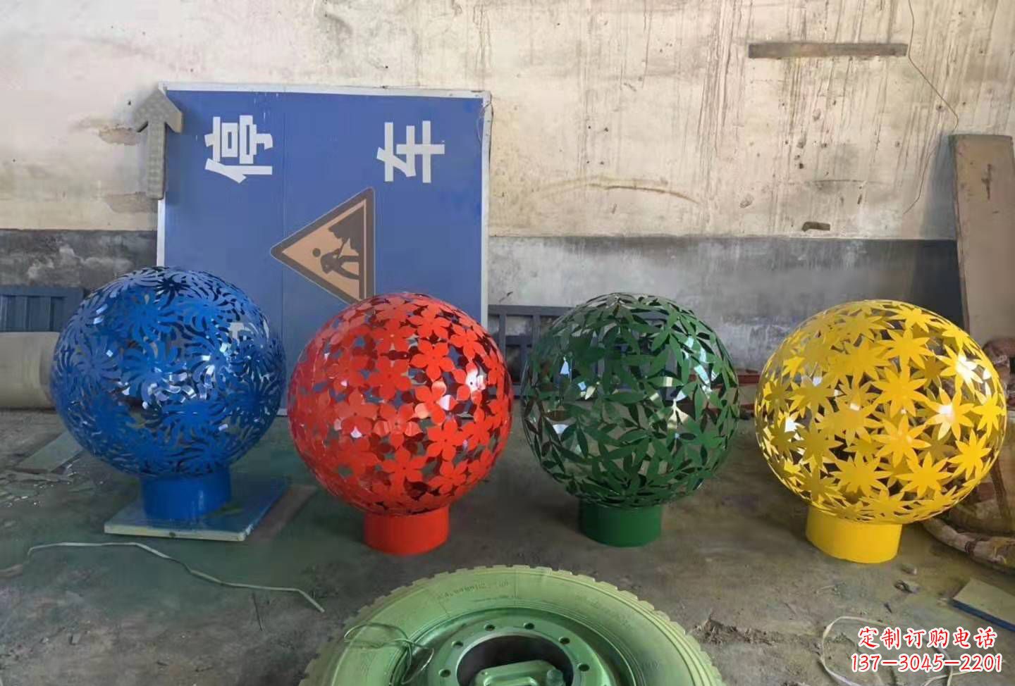 烟台灵动树叶镂空球雕塑景观