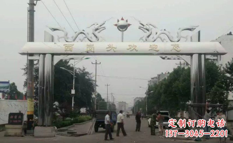 烟台不锈钢双龙戏珠牌坊传承文化的雕塑之美