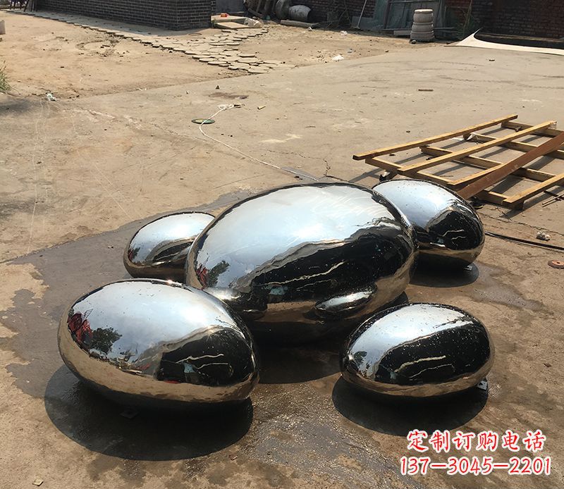 烟台不锈钢水滴雕塑给景观增添独特魅力