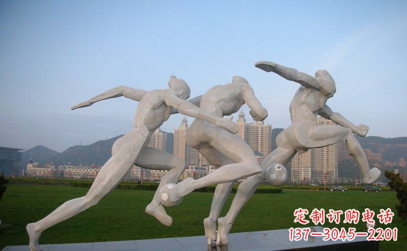 烟台足球雕塑给公园景观增色