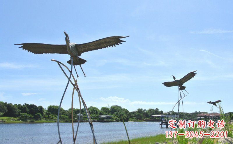 烟台不锈钢仙鹤雕塑象征着自由之美