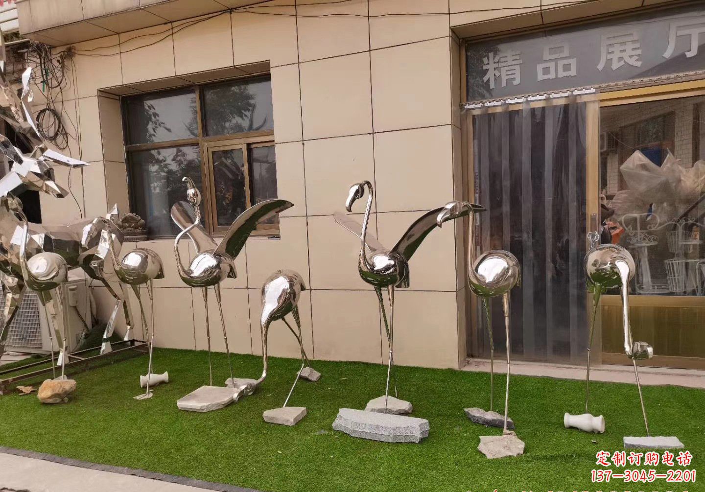 烟台不锈钢仙鹤景观雕塑精美雕塑展现优美的仙鹤之美